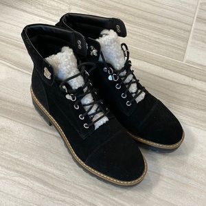 Only worn once size 10 black boot!